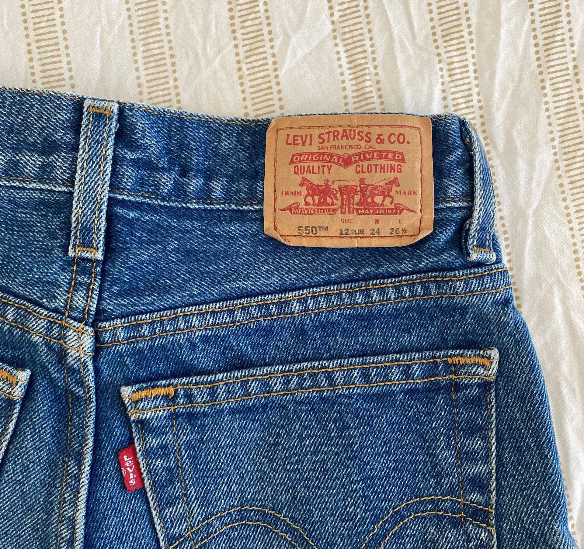 Levi’s Medium Wash Denim Levi 550 Cut Off Shorts - Image 4