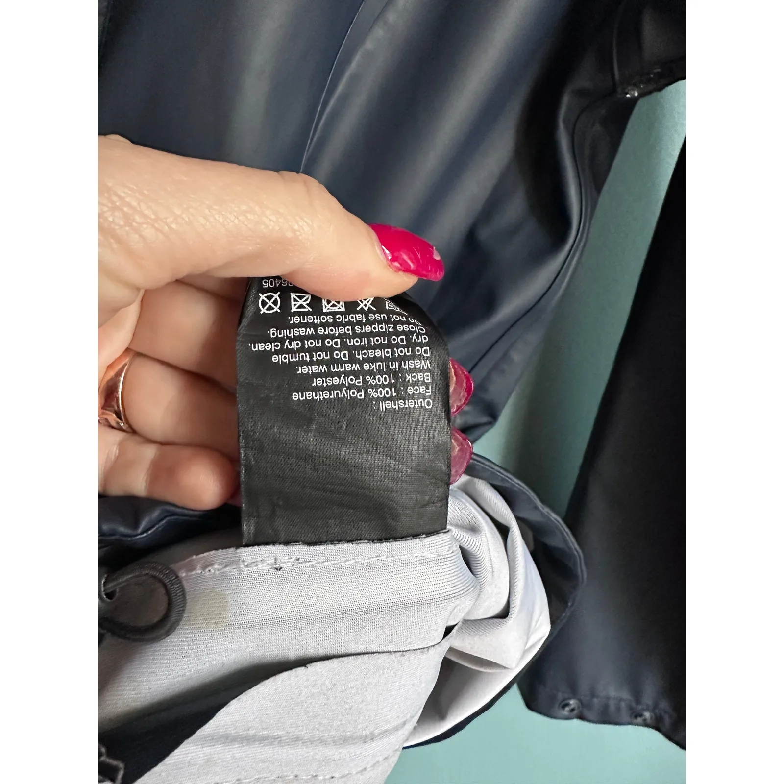 HH Helly Hansen Navy Blue Unisex Hooded Raincoat Rain Jacket - Image 5