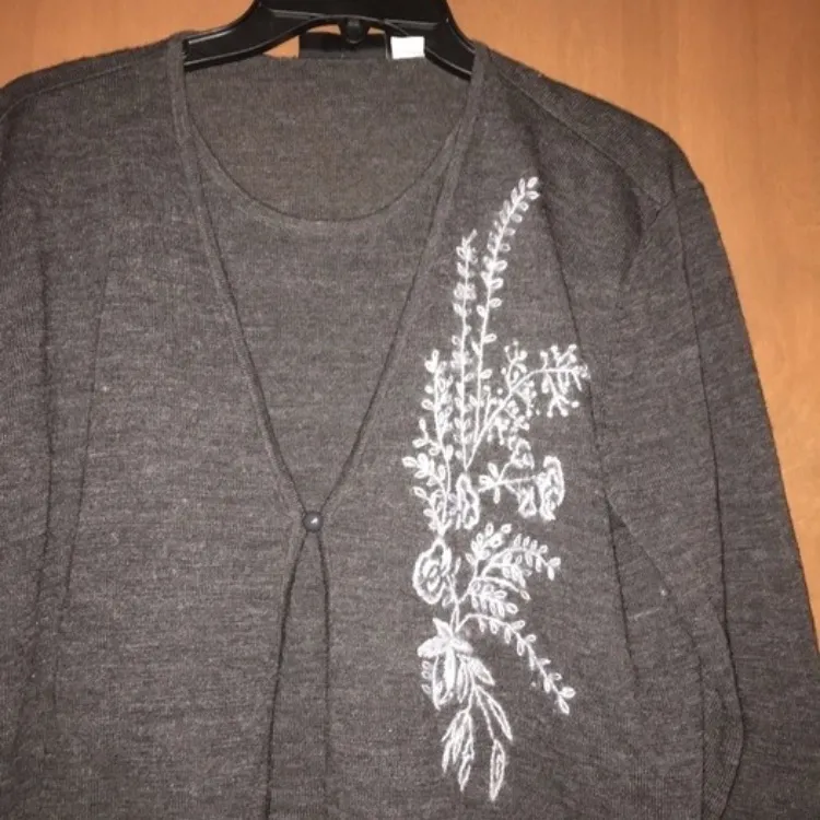 Liz Claiborne cozy sweater - Image 2