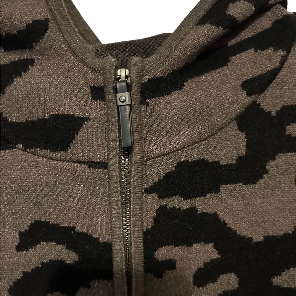 Tahari Hooded Full Zipper Poncho
Grey-Beige Black Animal Camo
Print size small - Image 6