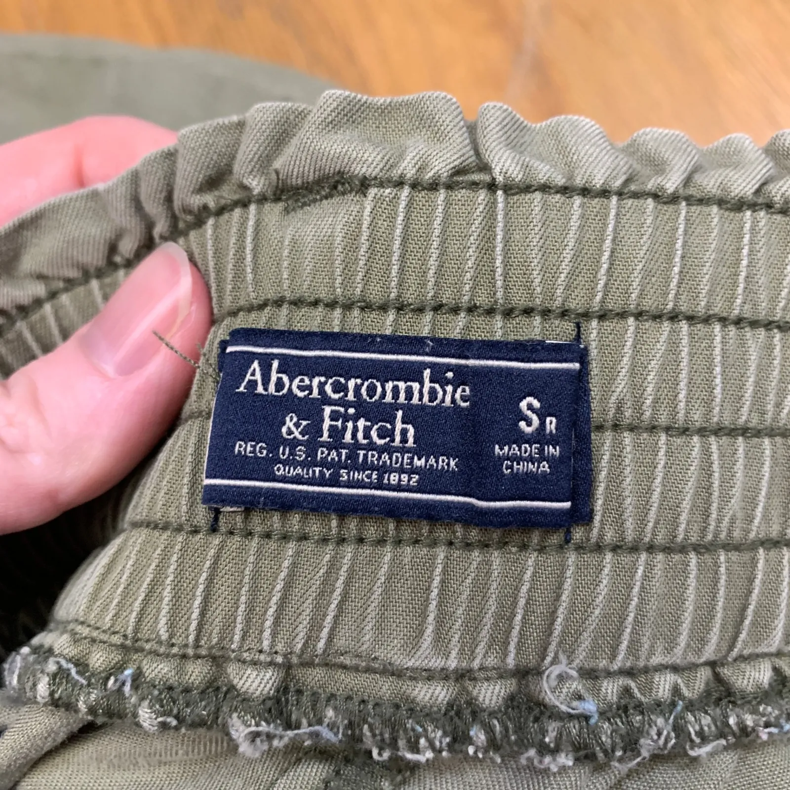 Abercrombie and Fitch Olive Green Jogger Pants Smocked Waist Women Size Small - Image 8