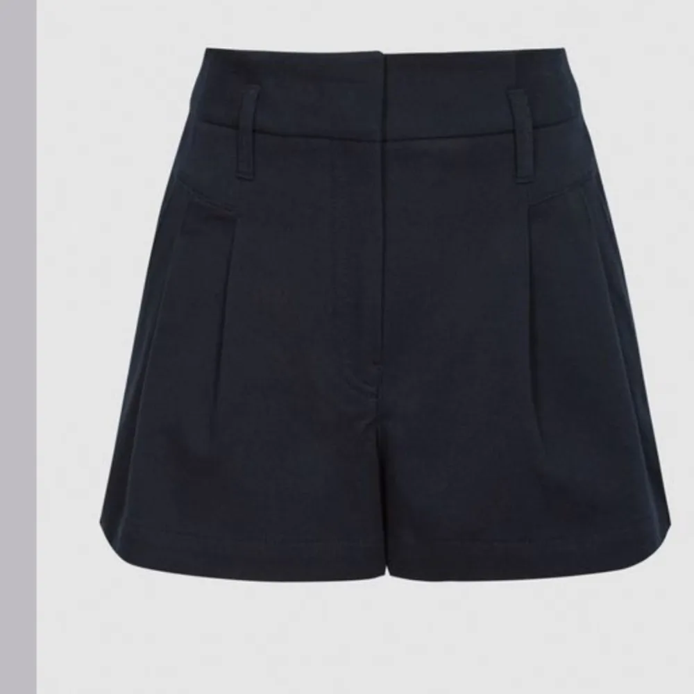 Reiss April cotton pleat front navy blue shorts 8 NWT - Image 2