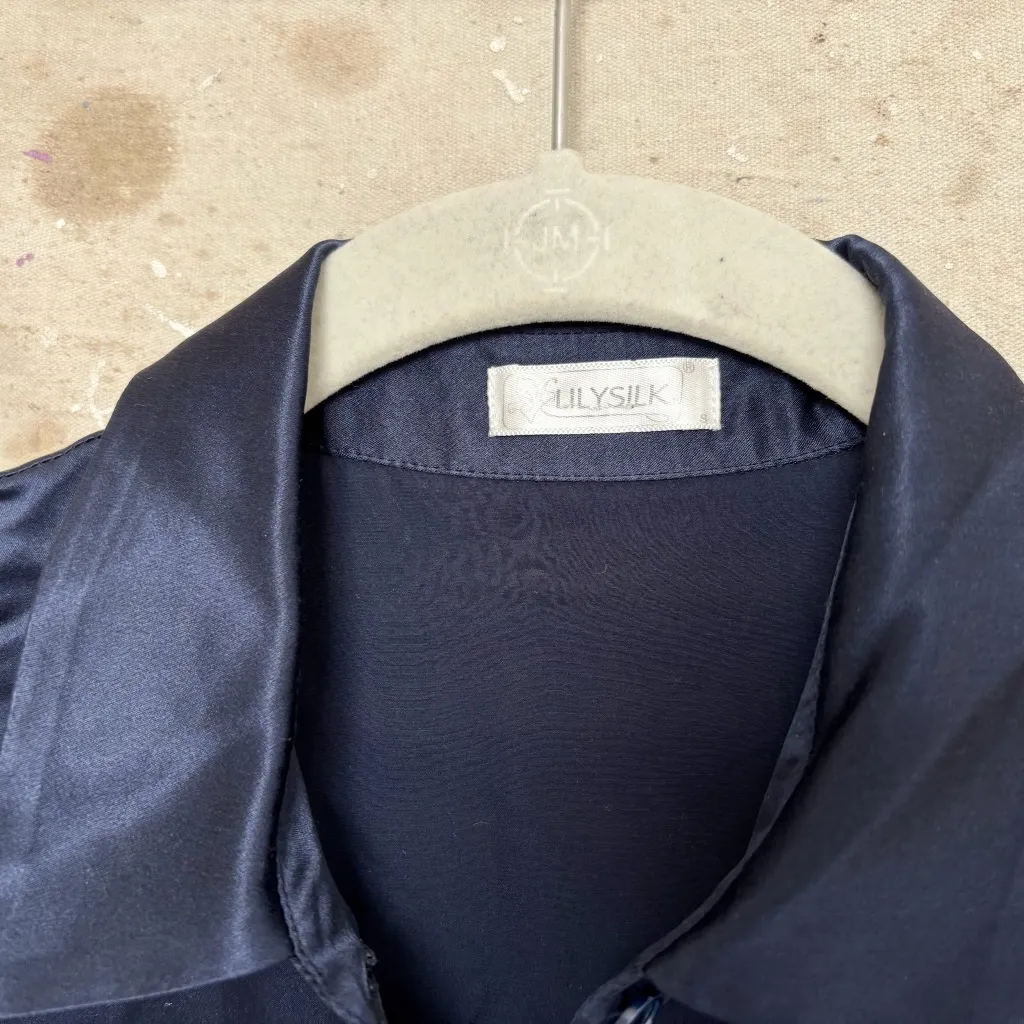 Lily Silk Basic Concealed Placket Silk Shirt in Navy Blue - Image 3
