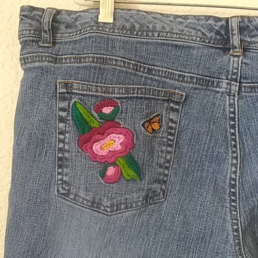 FINAL MARKDOWN Junior's plus NSI Jeans Co. Embroidered Capris 25 x 23 Size undefined - Image 5