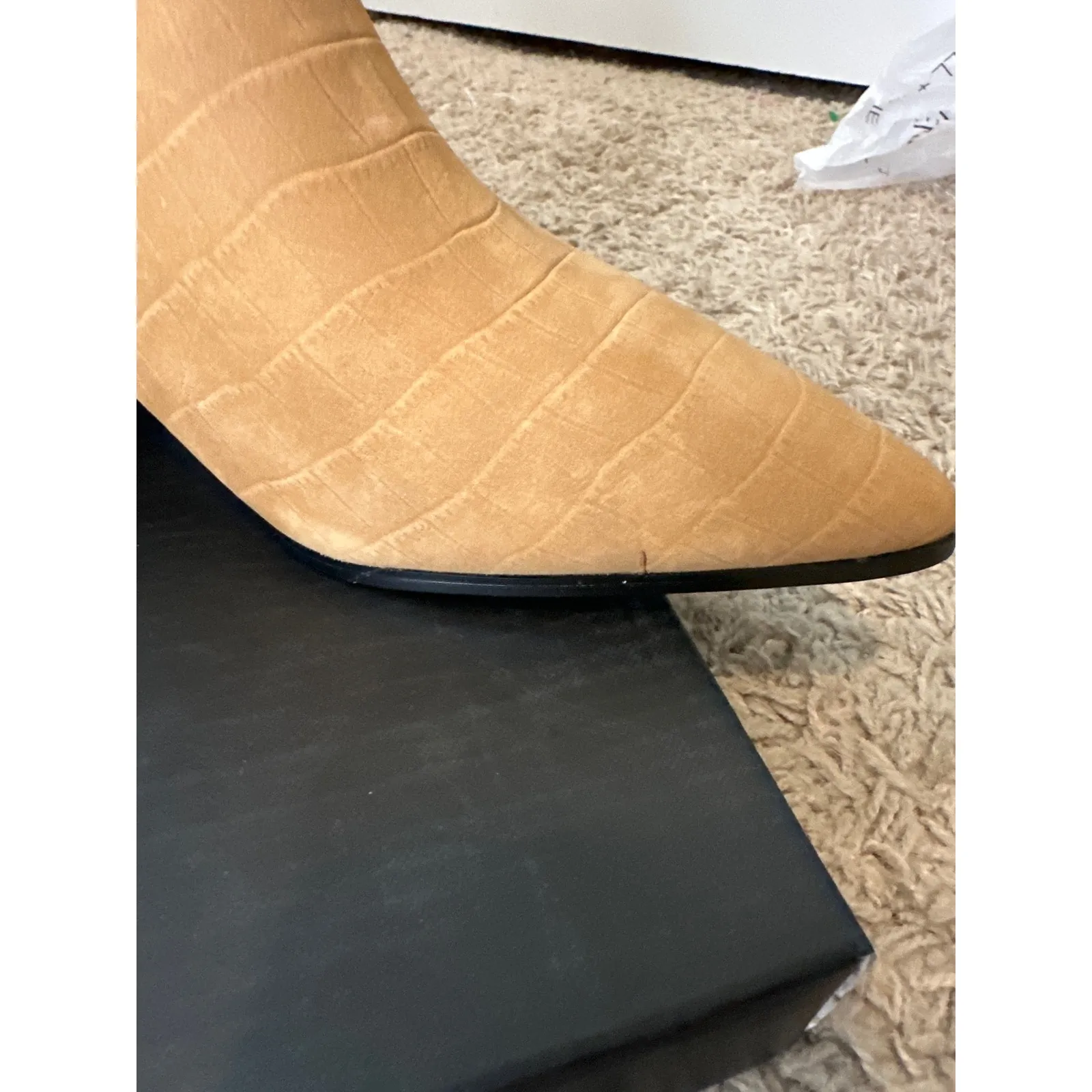 Kendall & Kylie Camel Colored Faux Leather Pointed Toe Chelsea Boots Size 8.5 - Image 5