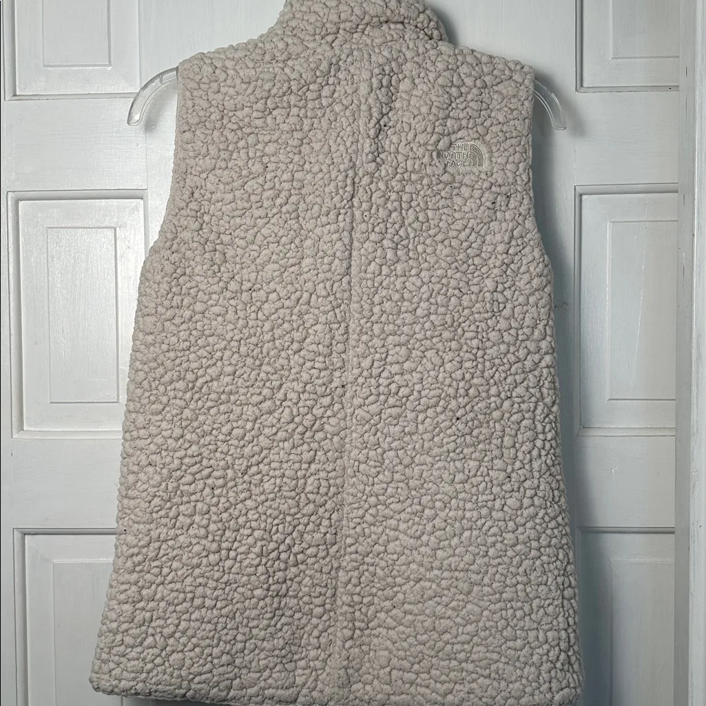 The North Face reversible women’s sherpa vest cream - Image 8