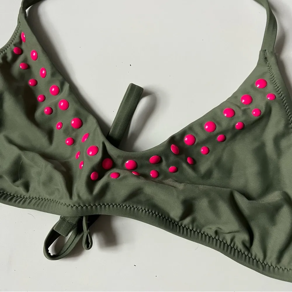 Aerie Halter Voop Bikini Top Olive Green Pink Studs NWT - Image 6