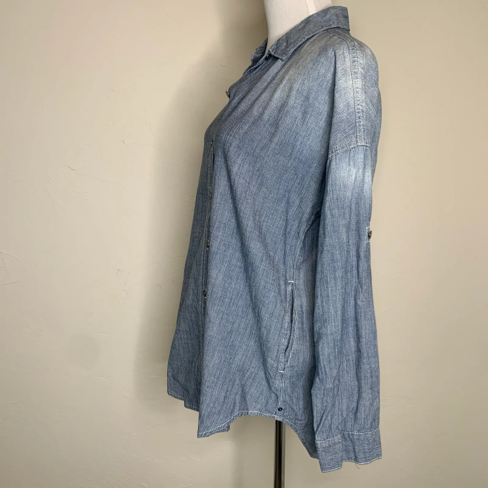 GAP striped Chambray Cotton Snap Front Shirt Sz XS - Image 3
