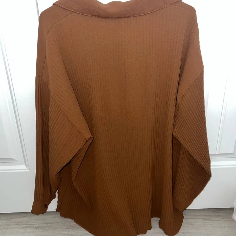 Boohoo Brown Button Down Shirt - Image 3