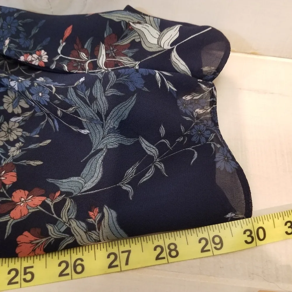 {2} Vince Camuto Navy Floral Pants - Image 9