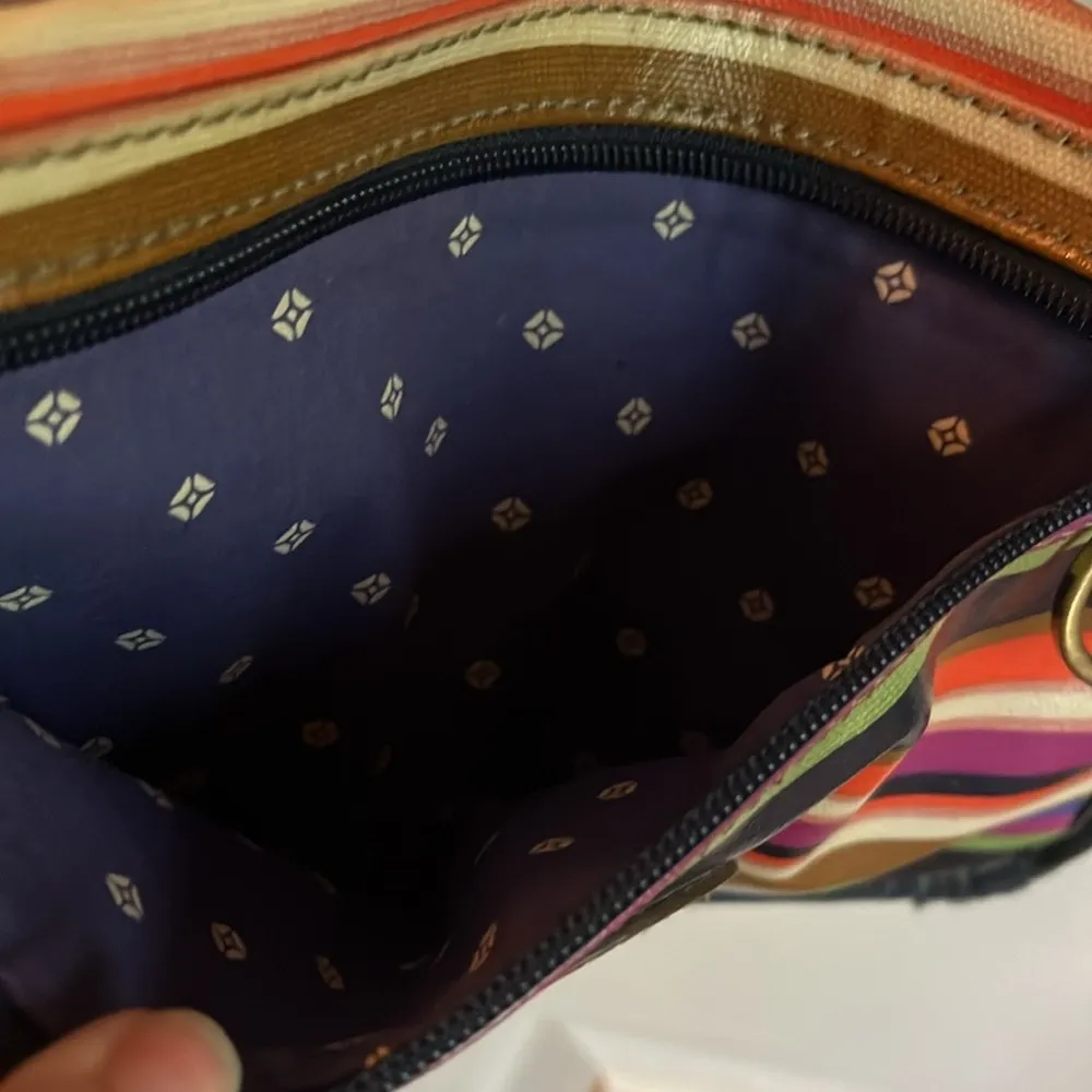 Fossil multicolor purse with adjustable strap in GUC. One small tear on bottom. - Image 5