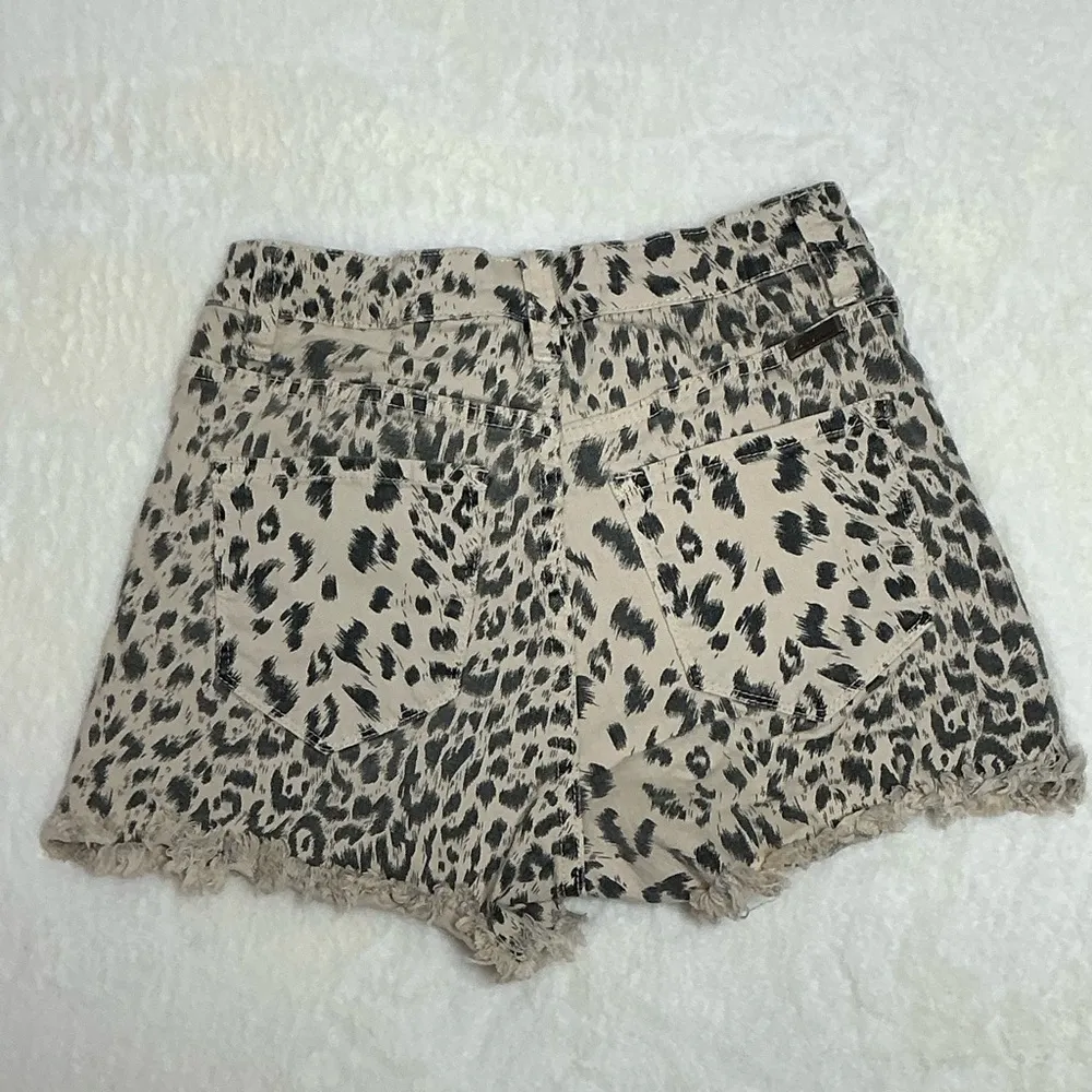 Animal print KanCan Tan and Black Jean Shorts Stylish and Versatile - Image 6