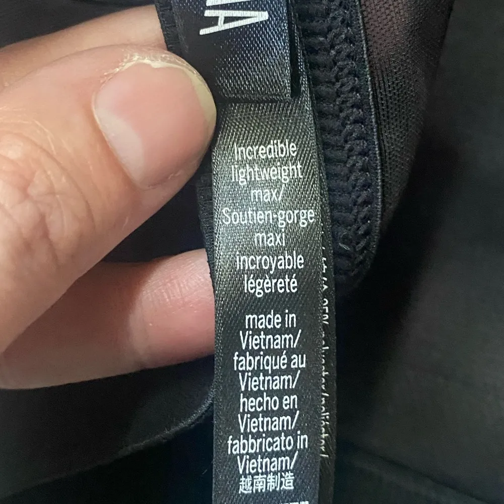 Victoria Sport Incredible lightweight max animal print sports bra, size 34DD - Image 10