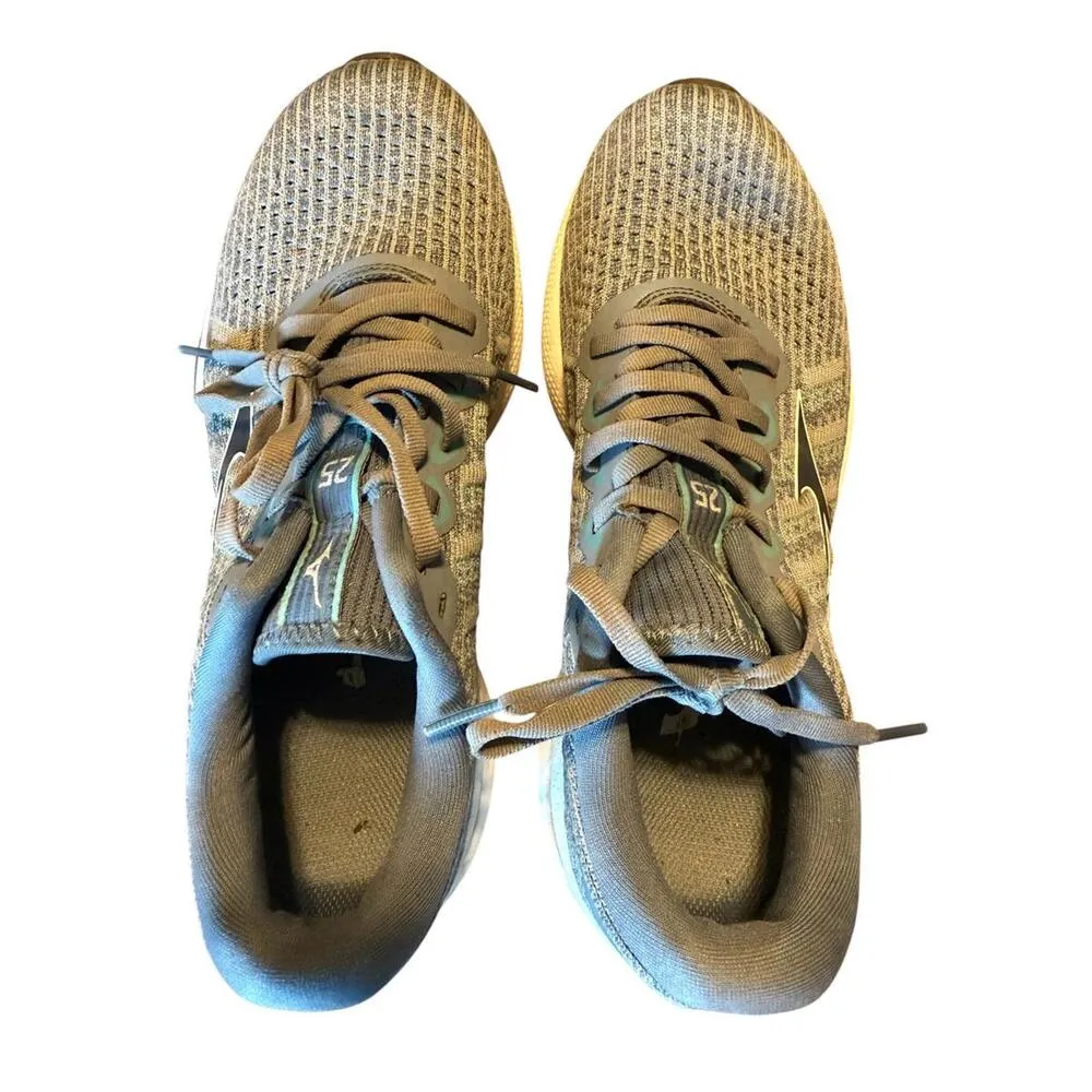 Women’s size 8.5 Mizuno Wave Running Shoes - Image 6