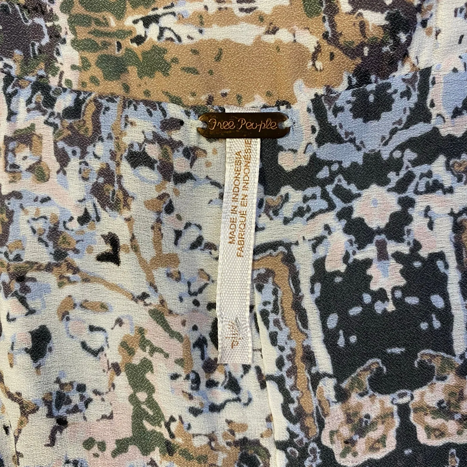 Free People Darcey Paisley‎ V-Neck Swing Blouse Womens Size S Blue Brown - Image 2