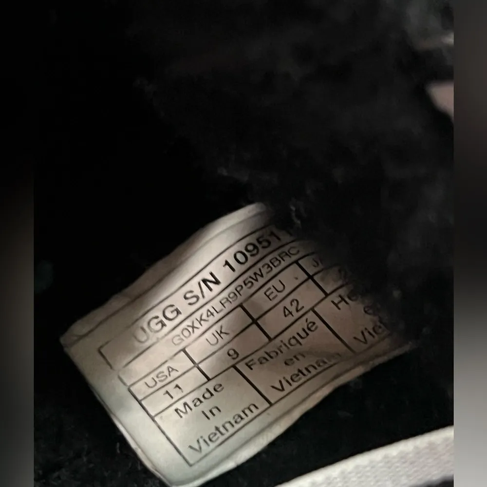 UGG Ladies' Fluff Yeah Slide - Black - 11 like new - Image 2