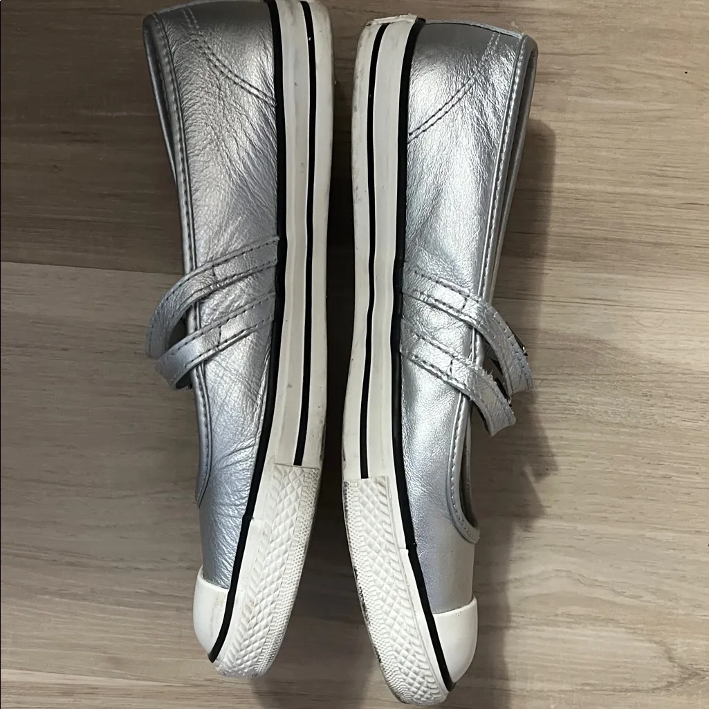 Converse Women's Metallic Silver Double Strap MaryJane Flats Size 7 - Image 3