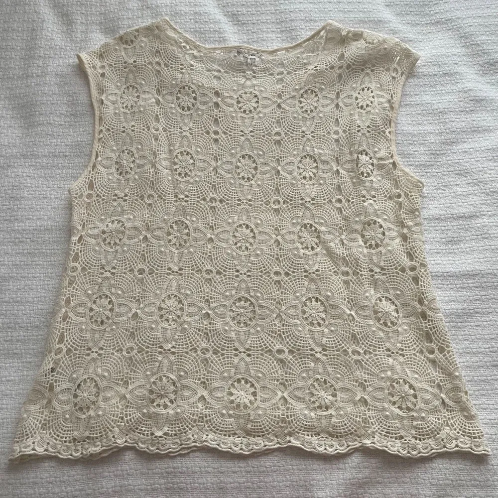 XL Vince Camuto Cream Lace Top - Image 2