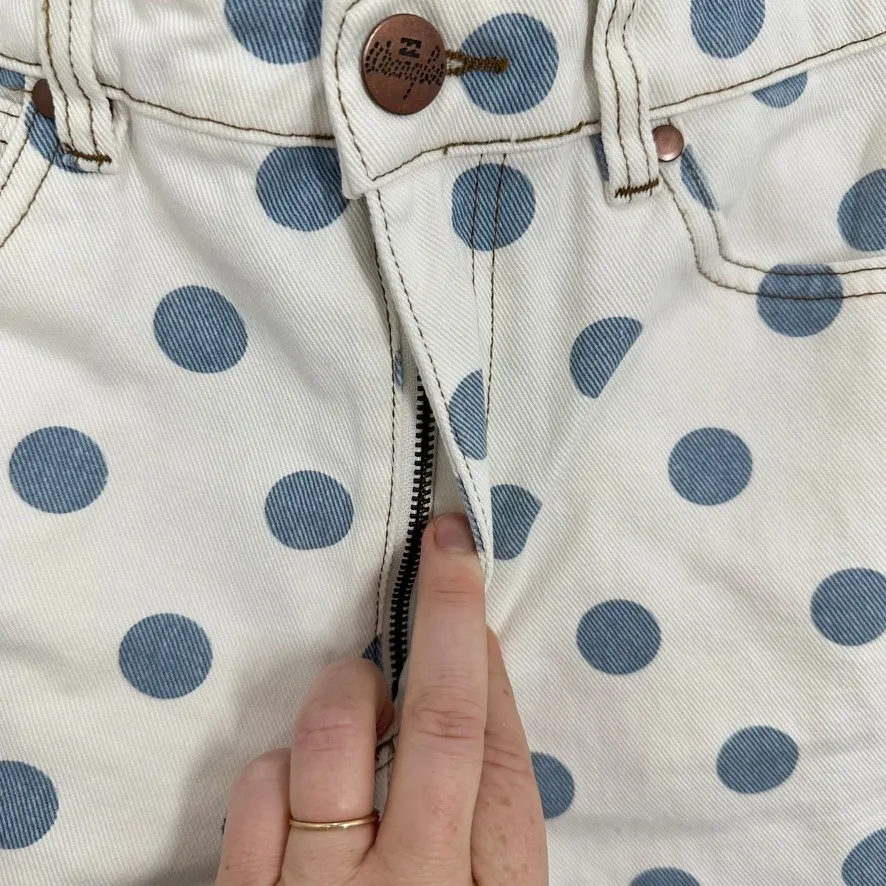 Billabong Wrangler White & Blue Polka Dot Denim Shorts Frayed Hem‎ High Rise Tan Size 26 - Image 4