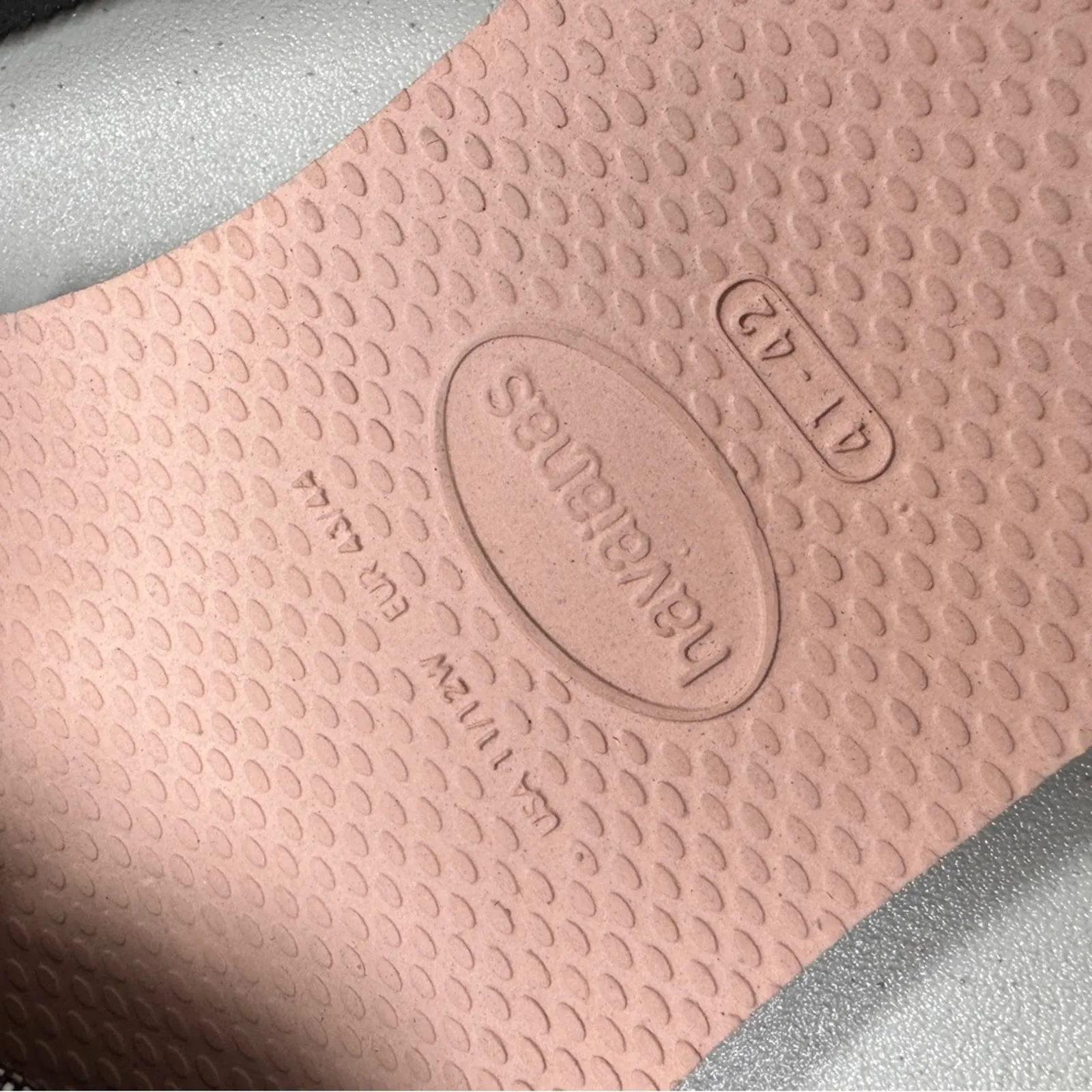 Havaianas Grey Silver Thong Sandals Womens 11/12 NWT Beachy Vacation Flats - Image 6