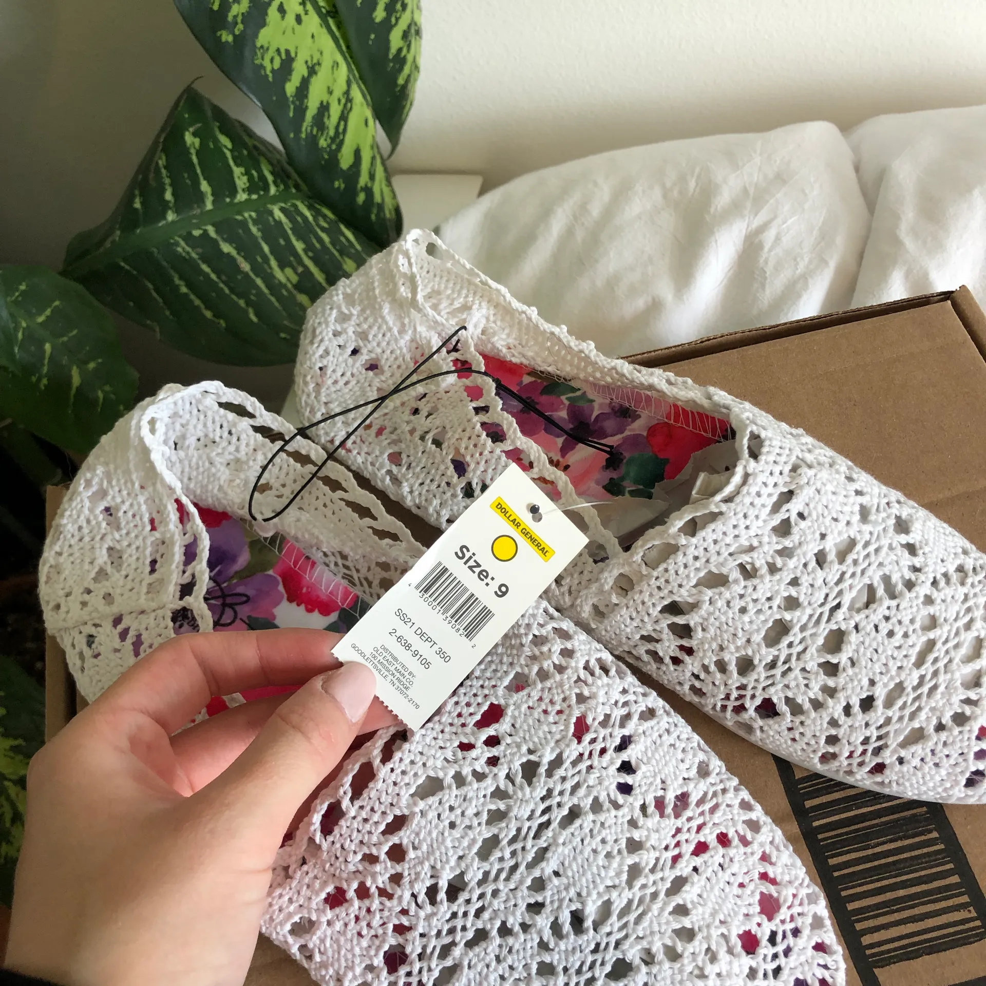 NWT White Crochet Flats Size 9 - Image 2