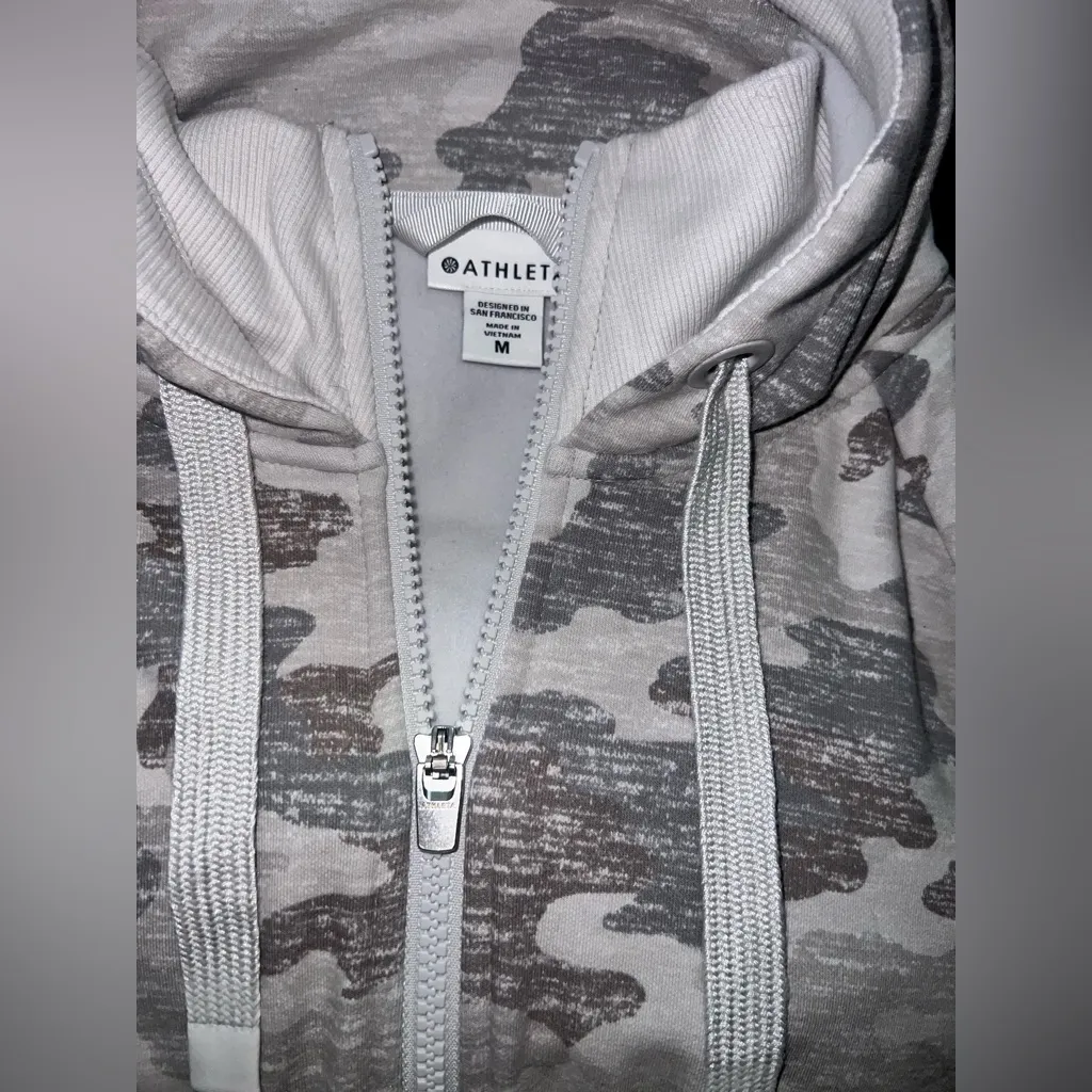 Athleta Camo Women's Triumph Printed Camouflage Zip Up Hoodie Size Medium EUC - Image 3