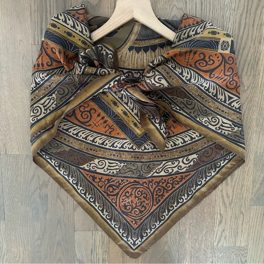 Vintage Linda Allard Ellen Tracy Buddha Printed Paisley 100% Silk Scarf 34" sq Green - Image 2