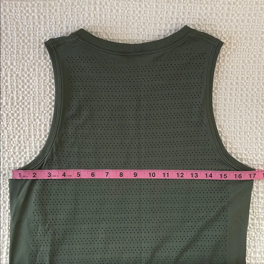 LULULEMON Breeze By Muscle Tank II in Barracks Green / Barracks Green Size 6 - Image 7