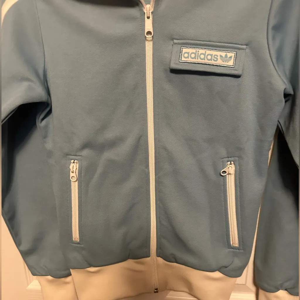 adidas Light Blue and White vintage Jacket - Image 2