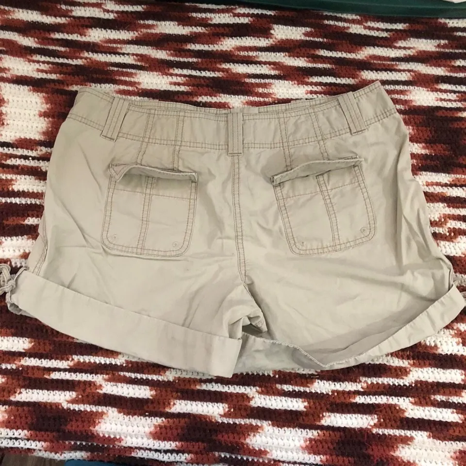 Y2K 2000s Tan beige khaki cargo micro mini low-mid rise shorts drawstring shoelace waistband  Size 10/M Measurement in pics - Image 2