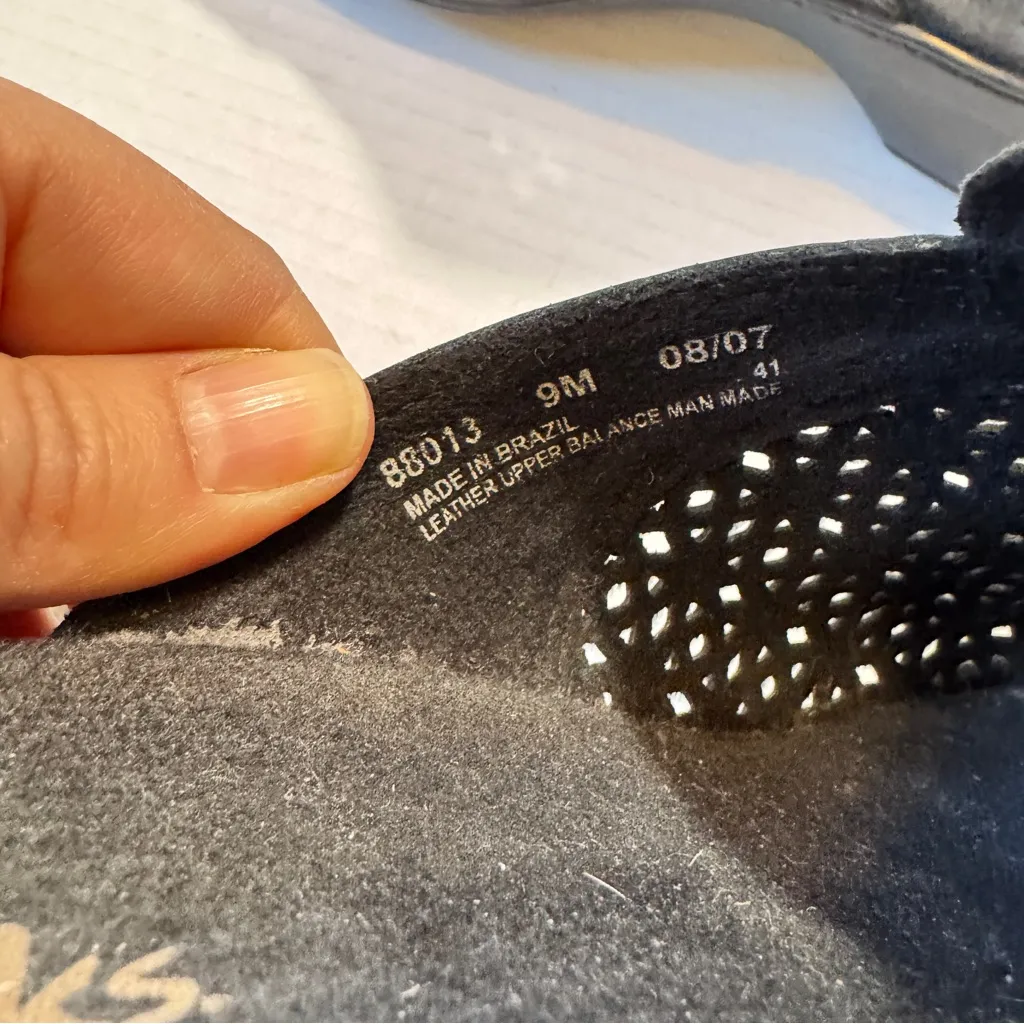 Clarks Black Leather Laser Cut Mule Comfort Shoes Womens 9 Clog Slip On Fall - Image 2