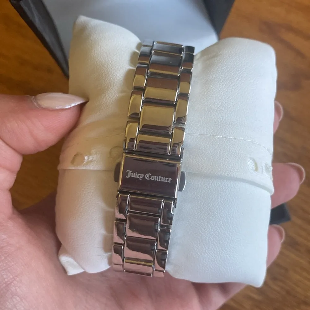 Juicy Couture Black Label Women's Analog Watch Silver-Tone Metal Bracelet - Image 13