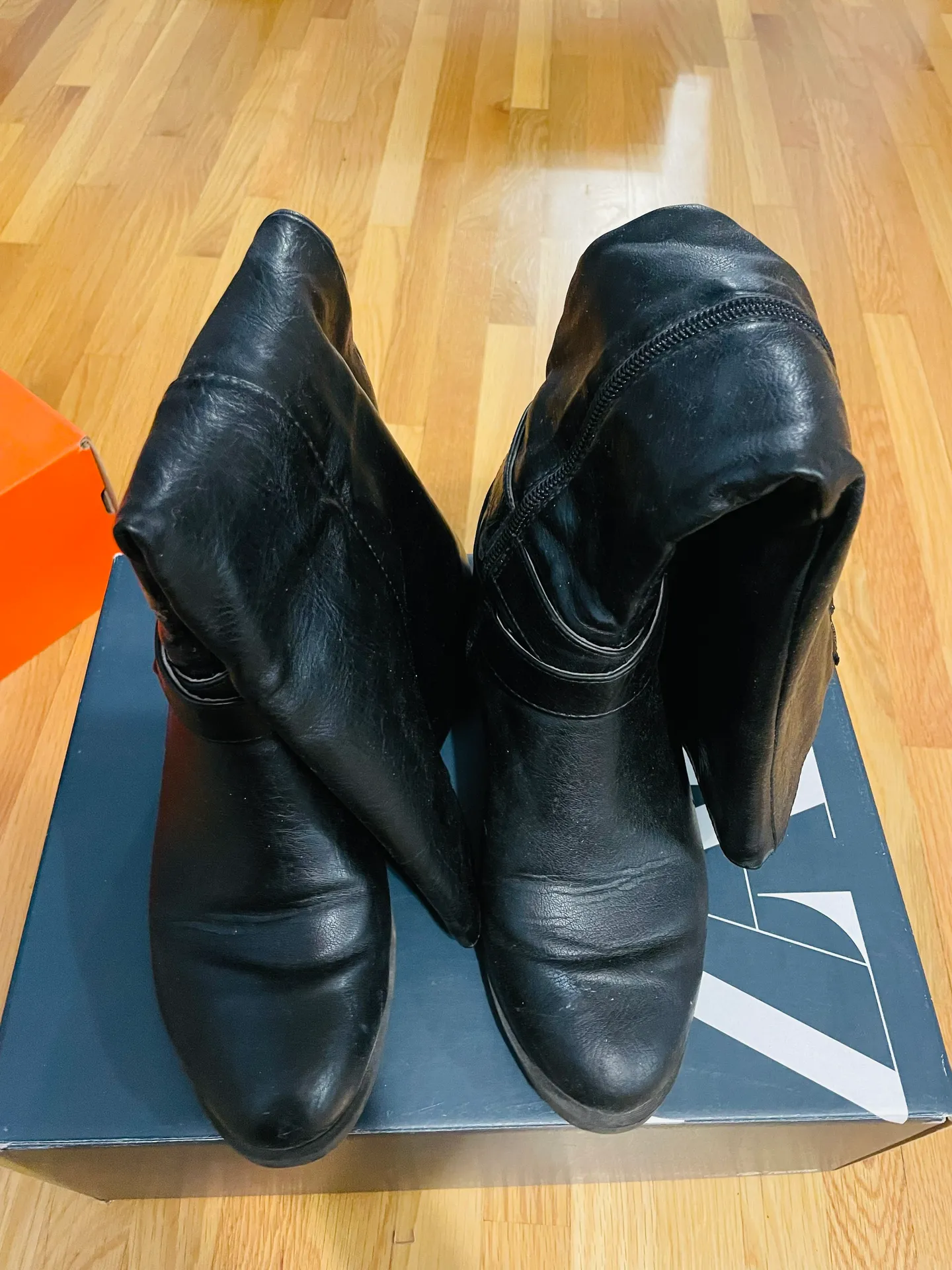 Riding Women Boots Size 6 - Image 5