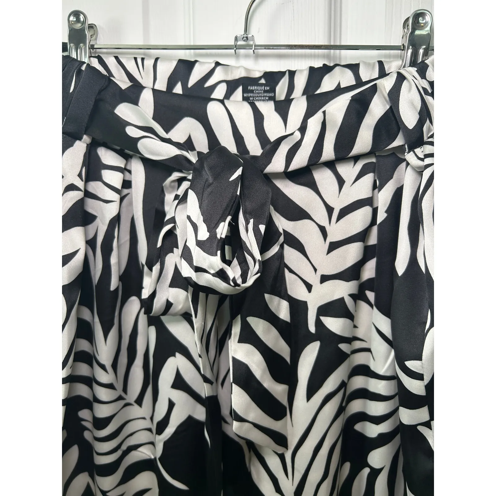 Sincerely Jules Wide Leg‎ Palm Print Satin Pants High Waist Tie Front Black L Size L - Image 3
