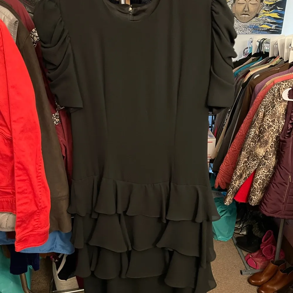 VTG 80'S SAMANTHA BLACK Ruffle Chiffon
Ruched Sleeve Tiered Midi Dress Size 10 - Image 3