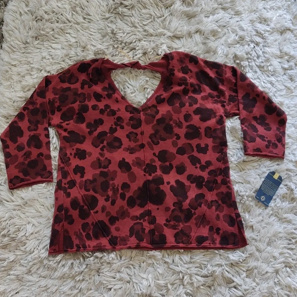 ’s Cutout Back Leopard Sweater NWT - Image 4