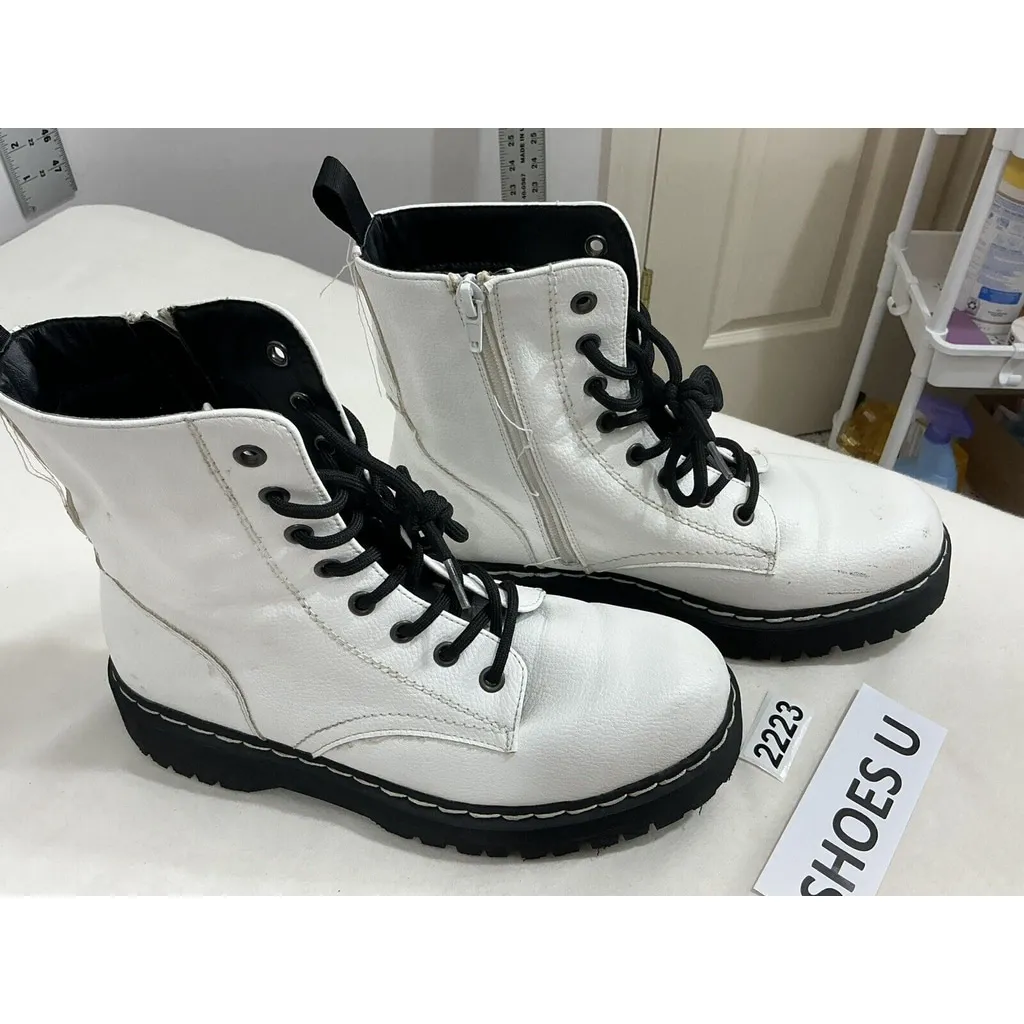 Womans Union Bay Hayden White Faux Leather Lace Up Combat Boots Size 8 M - Image 2