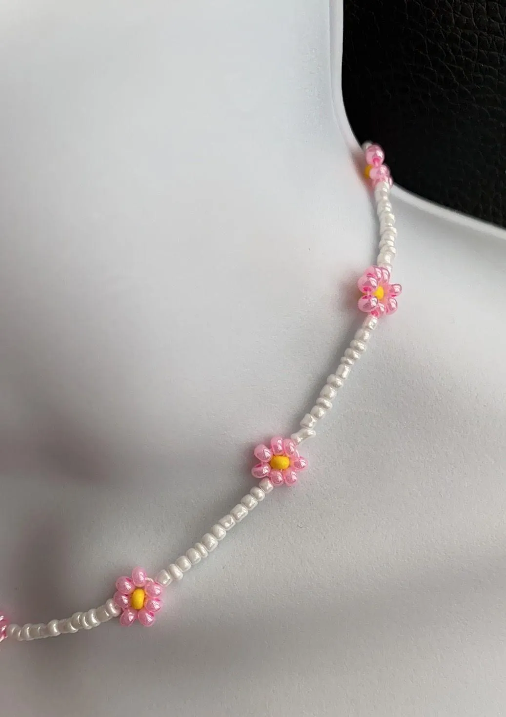 Trendy beaded flower necklace  - Image 2