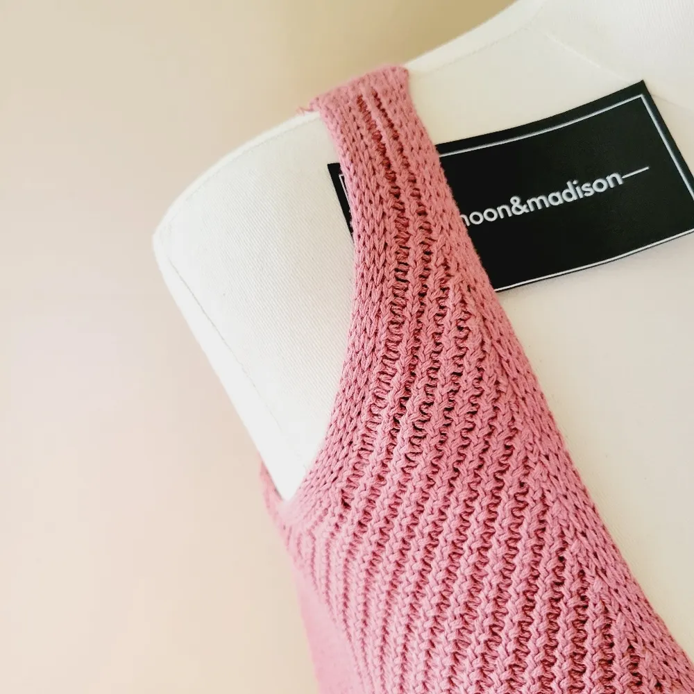 Moon & Madison blush wrap sweater tank size small - Image 2