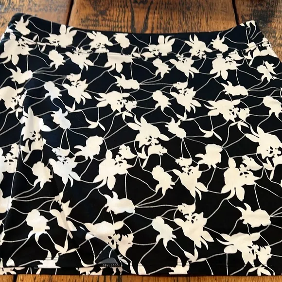 Tranquility Colorado Clothing Women's Everyday Skort large‎ floral Black - Image 2