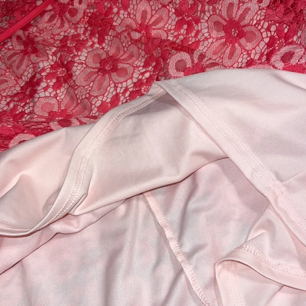 Motherhood Maternity large lace v - Image 9