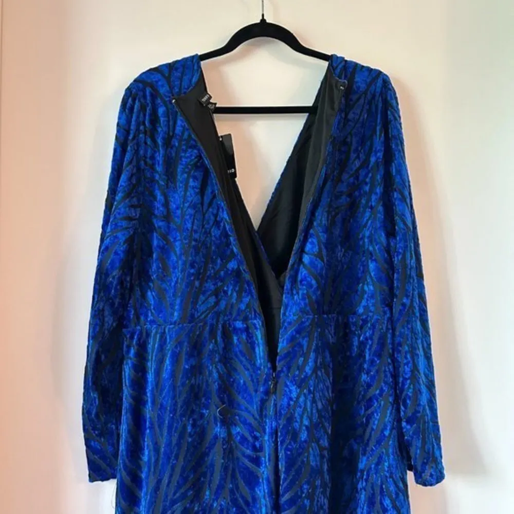 Torrid At The Knee Velvet High Slit Dress Size 24 NWT - Image 13