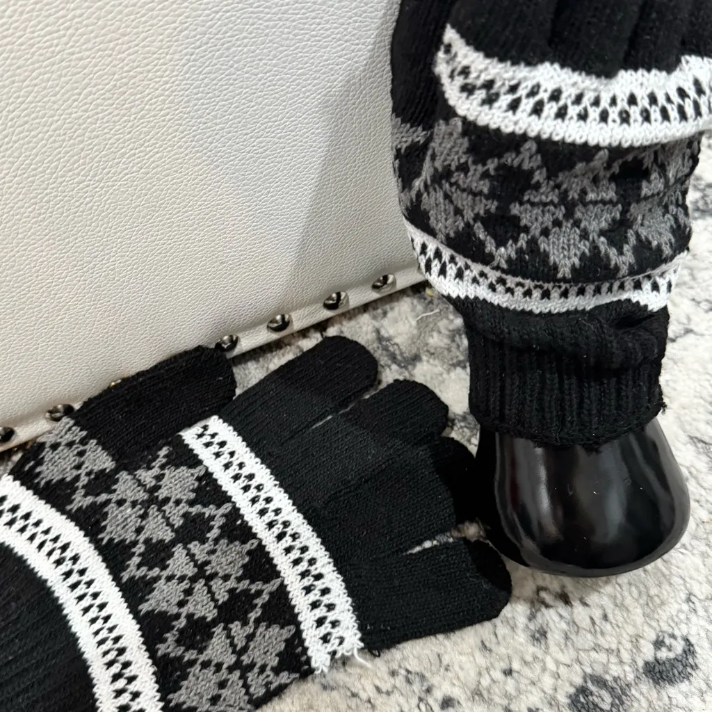 Black UNISEX Nordic Snowflake Gloves - Image 8