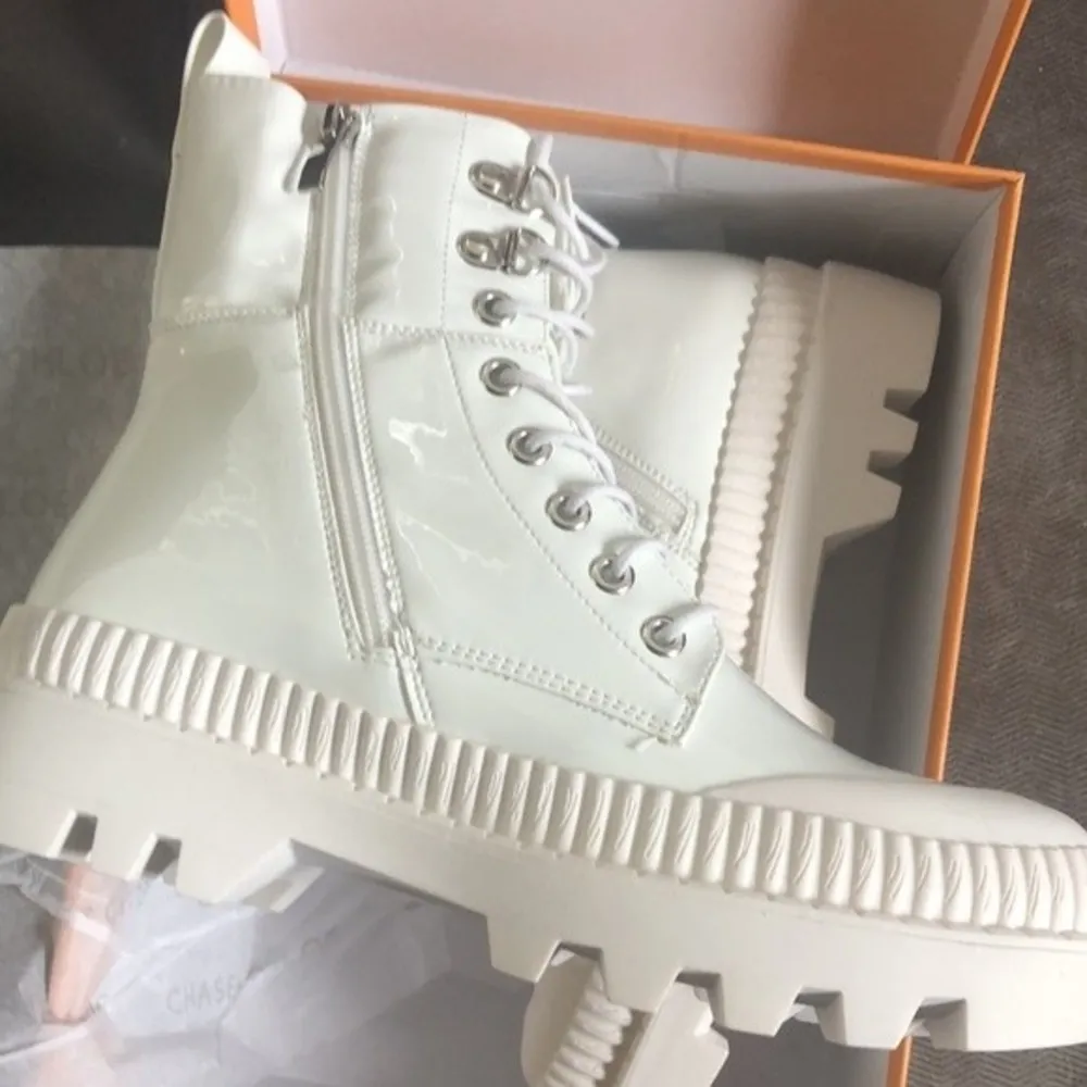 CHASE AND CHLOE Chelsey Shiny Patent Lug Sole Lace Up Side Zip Combat Boots 7 - Image 4