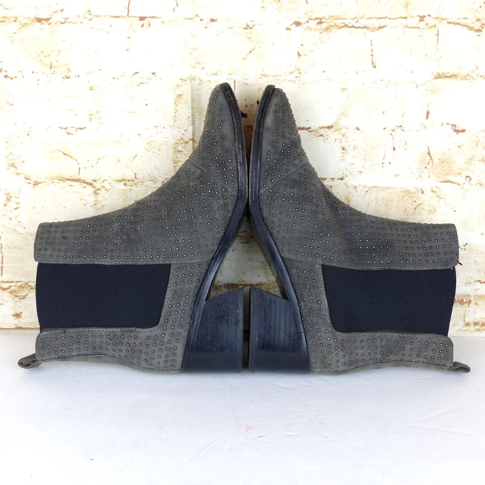 Alice + Olivia Boots Womens 7 37.5 Gray Studded Suede Chelsea Ankle Block Heel - Image 7