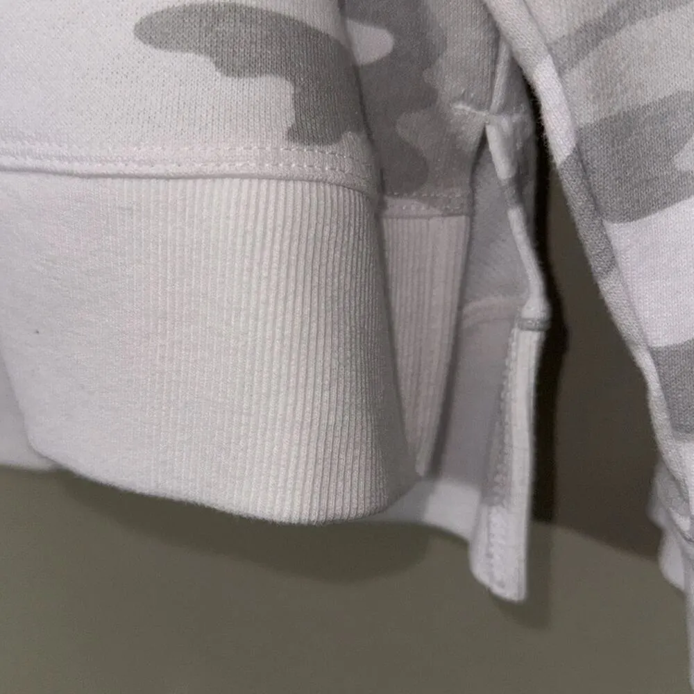 Calvin Klein pullover Gray Camo Sweatshirt size medium v-neck hi low casual wear - Image 3