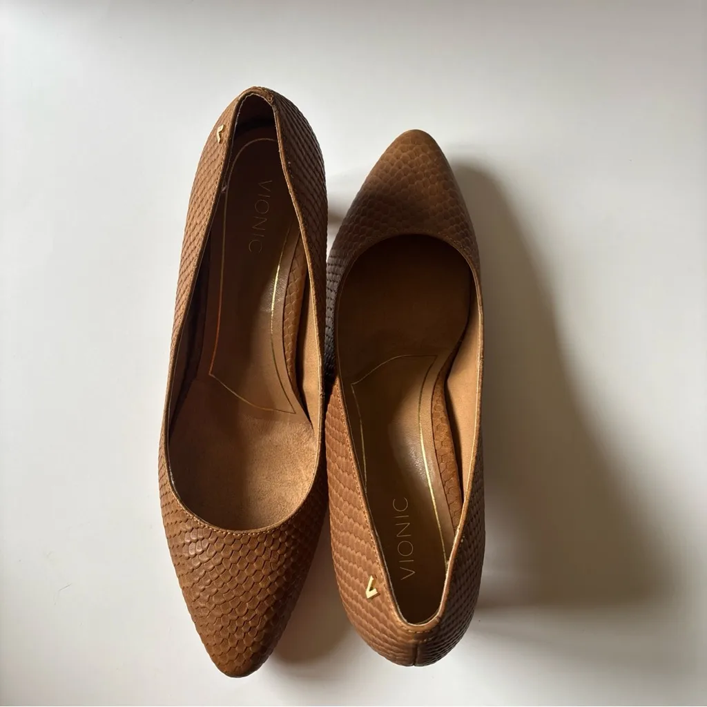 Vionic Women's Madison Mia Brown Snakeskin Embossed Heels Womens 9.5 NWOT - Image 2