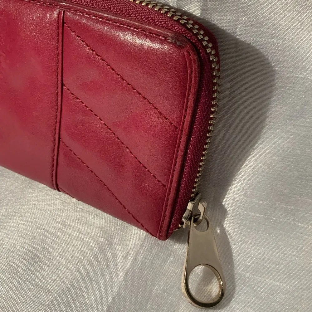 Magenta leather Ted Baker zip around clutch wallet - Image 4