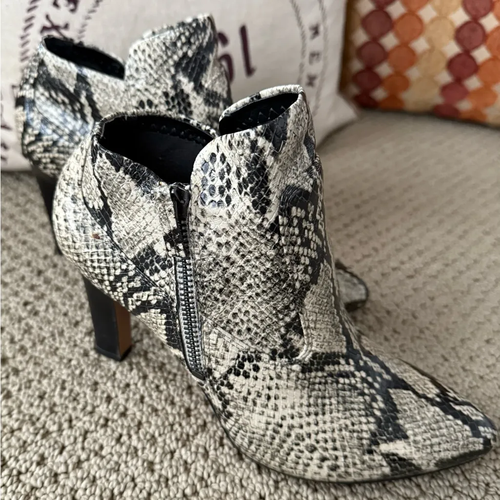 Franco Sarto Snakeskin Print Kora Heeled Black and Cream Ankle Booties Size 7 - Image 7