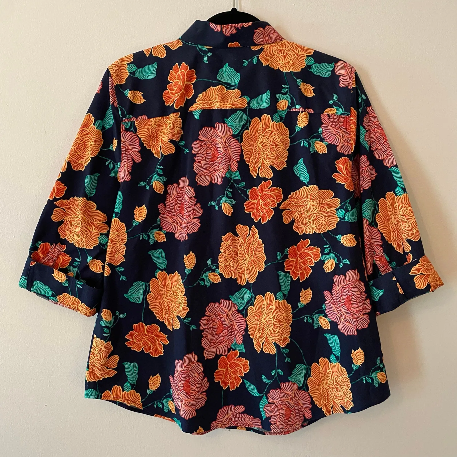 Chico's No-Iron Navy Blue Floral Button Down Shirt Cotton Women size 2 / 12 / 14 - Image 6